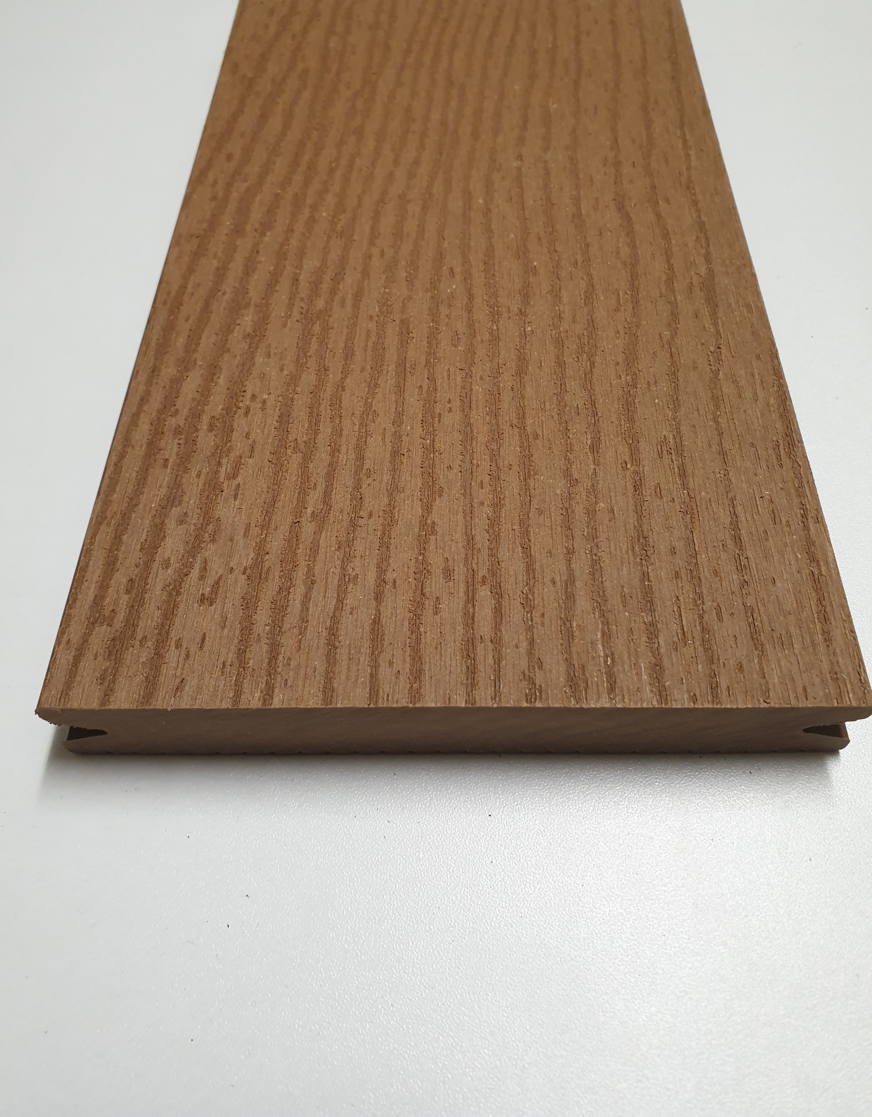 WPC massive Terrassendiele Helo 20x140mm Hellbraun gerillt/Struktur in 4 Längen