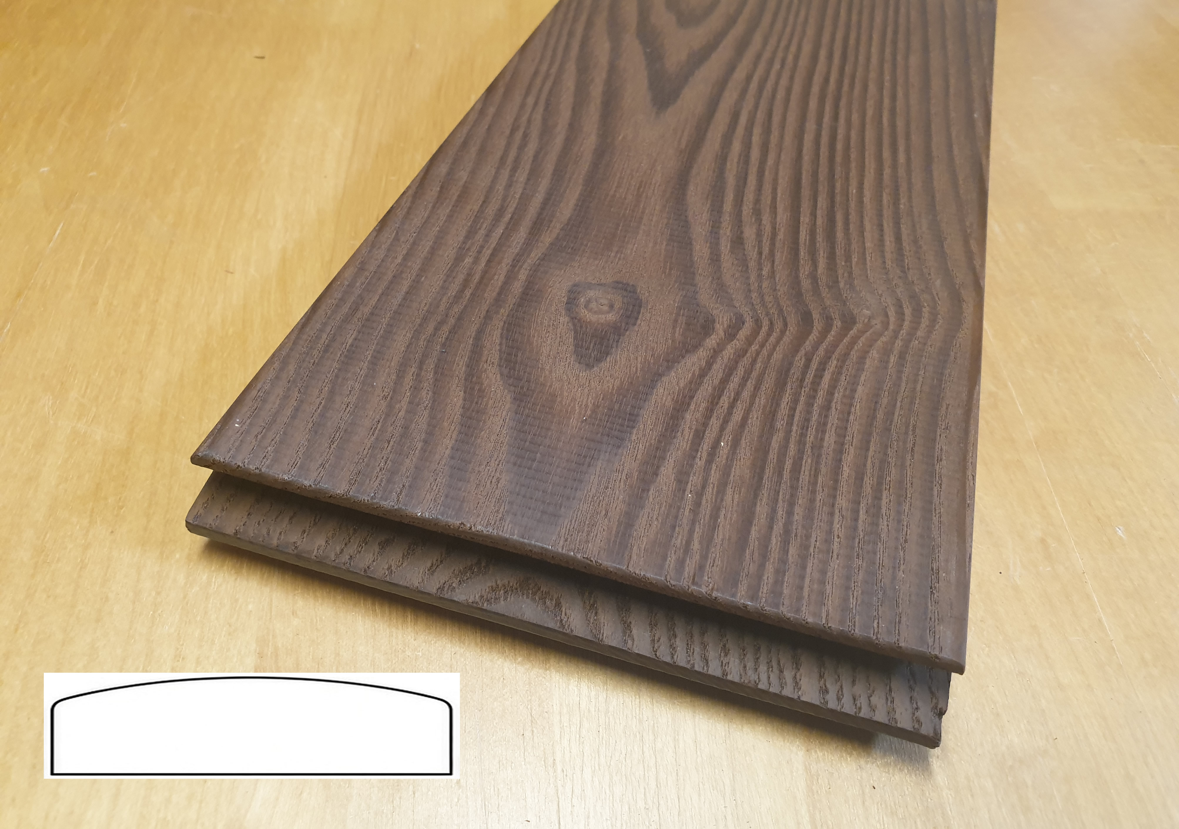 Thermoesche Terrassendiele 21x130mm bombiert (leicht gerundet ) Nut und Feder Kopfseitig Endlosverle
