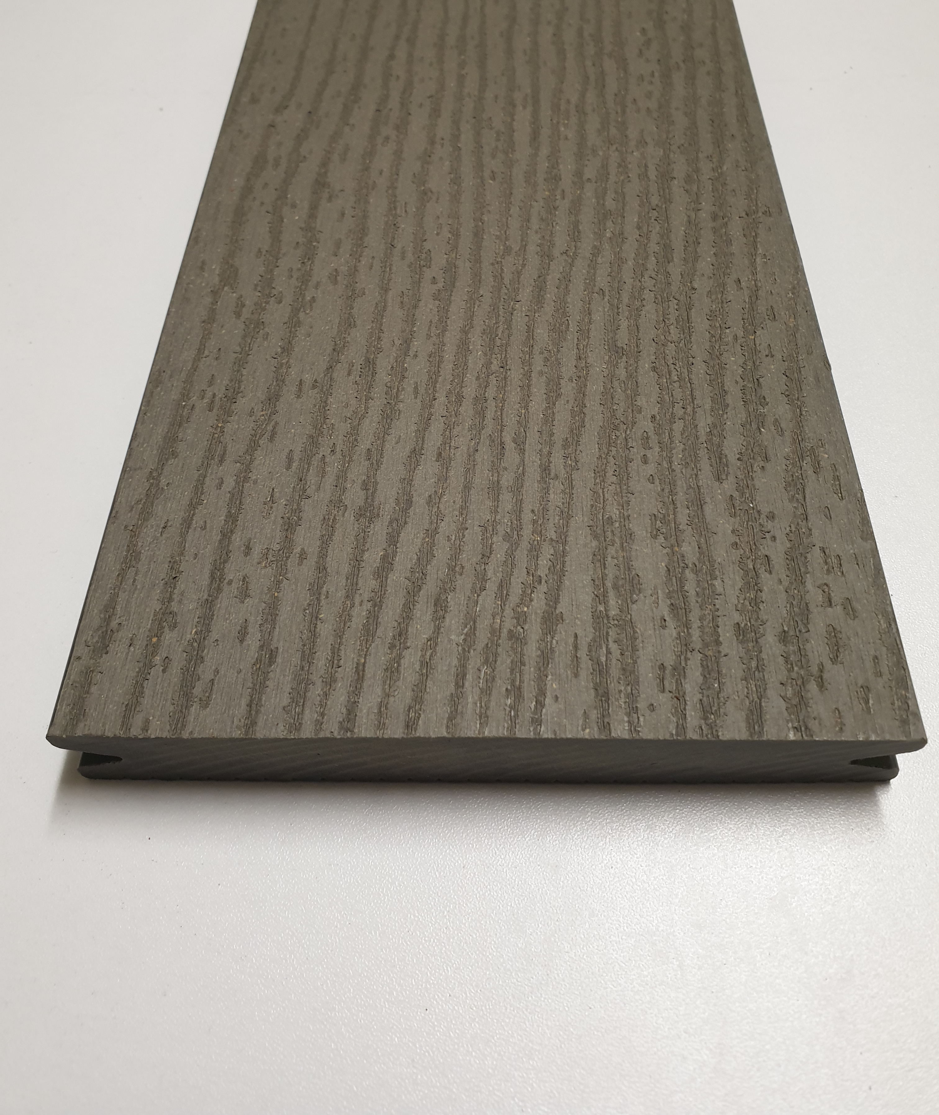 WPC massiv Terrassendiele Helo 20x140mm Hellgrau gerillt/Struktur in 4 Längen