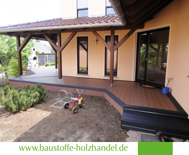 UPM ProFi Deck 150 Terrassen in Herbstbraun mit Umrandung in Steingrau und Treppe