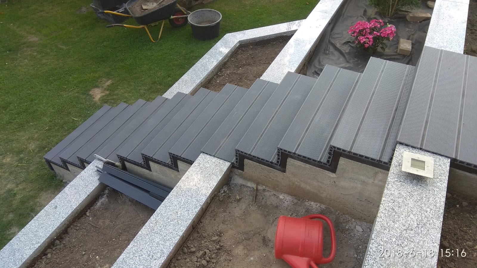 UPM ProFi Railstep Treppenprofil - Treppe in Steingrau