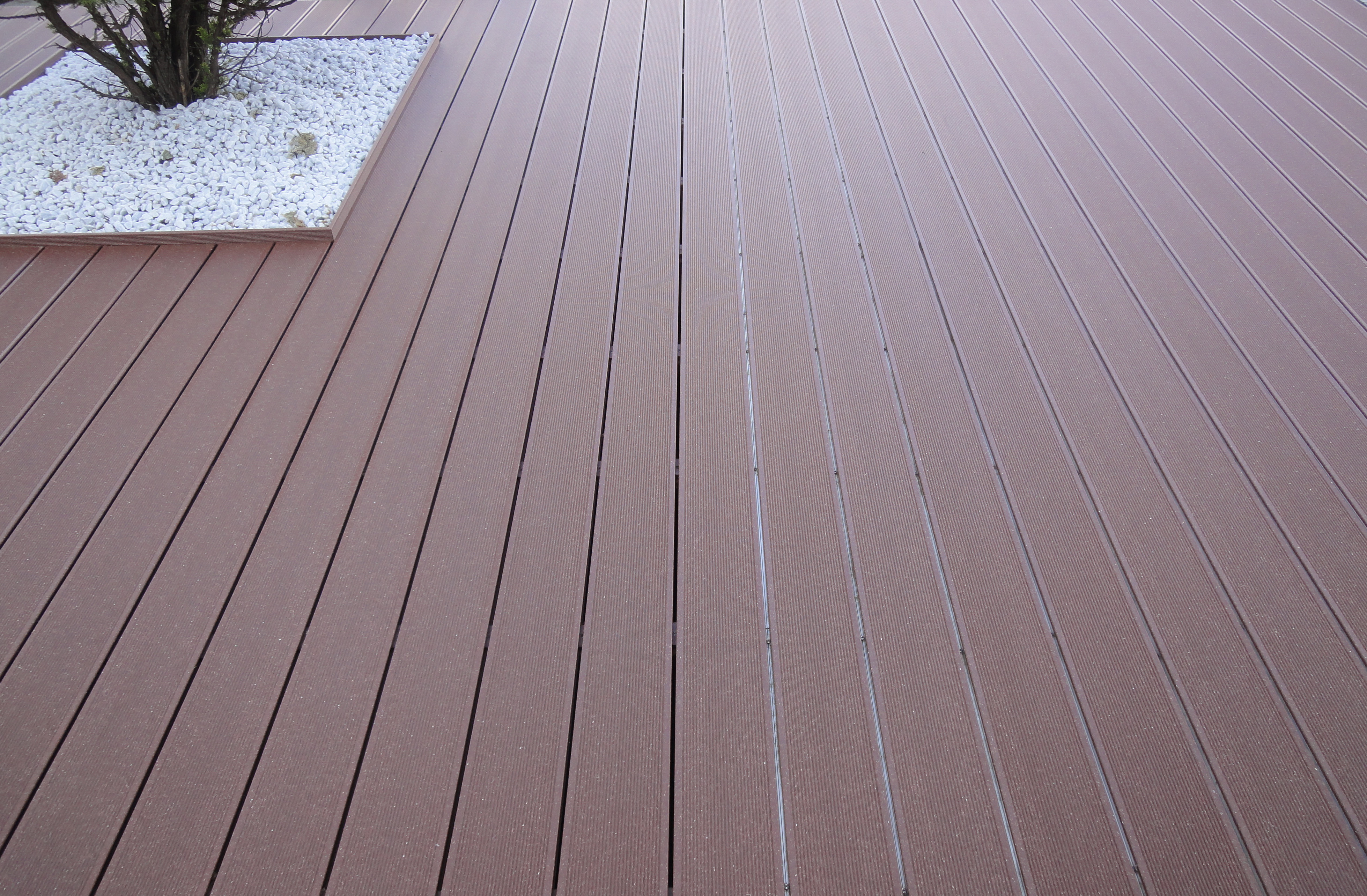 UPM ProFi Deck 150 Alurailschiene und Clipverlegung zum Vergleich